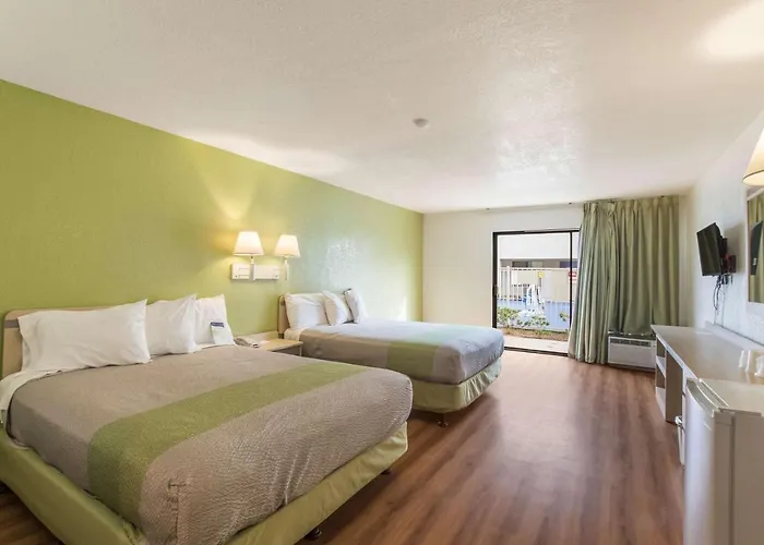 Motel 6 Hemet