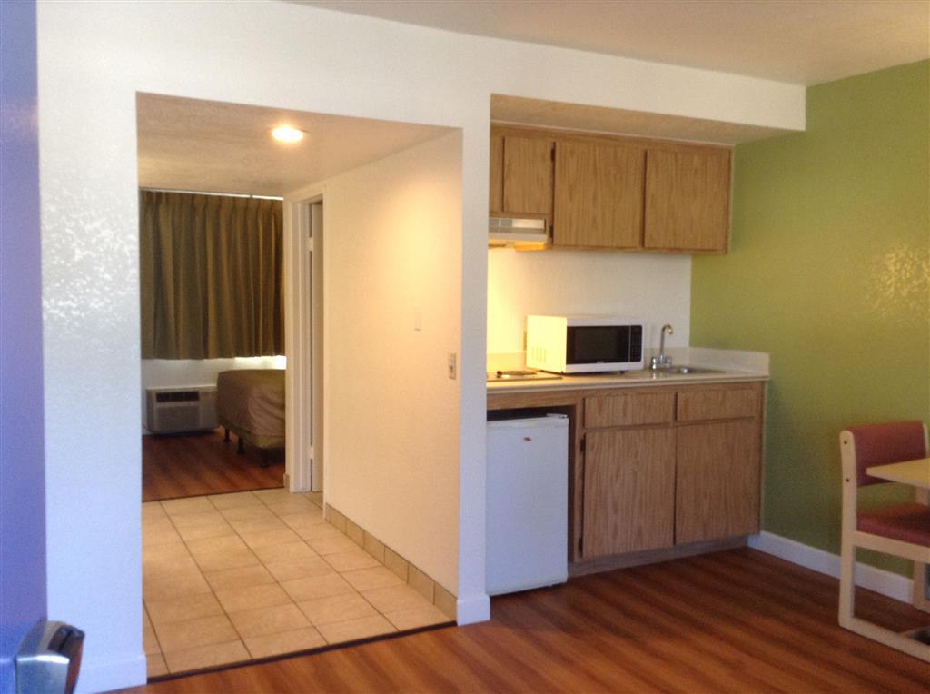 6 Hotel Hemet