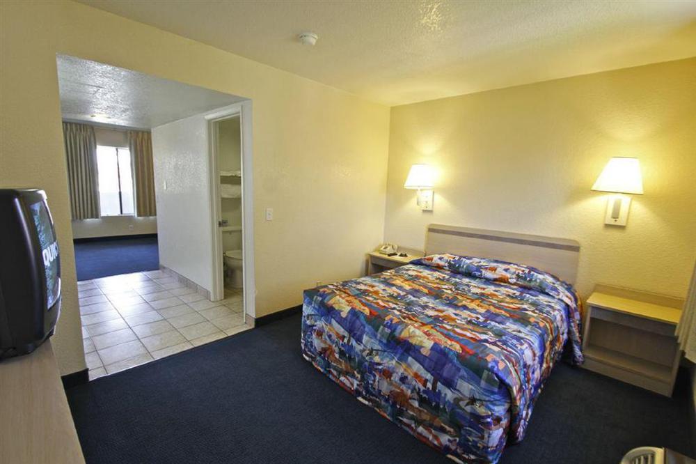 6 Hotel 2*
